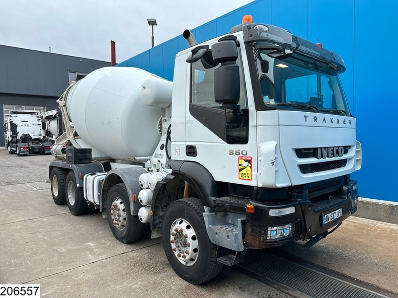 Iveco Trakker 360 8x4, EURO 5, CIFA mixer - Betonmixer: 3 kép. Iveco Trakker 360 8x4, EURO 5, CIFA mixer - Betonmixer: 3 kép.