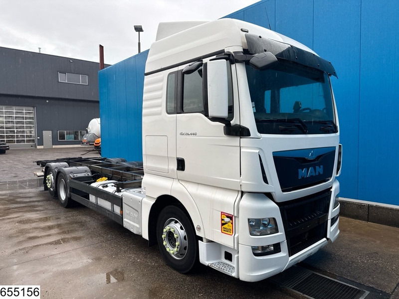 MAN TGX 26 440 6X2, EURO 6, Dhollandia, BDF - Cserefelépítményes teherautó: 3 kép. MAN TGX 26 440 6X2, EURO 6, Dhollandia, BDF - Cserefelépítményes teherautó: 3 kép.
