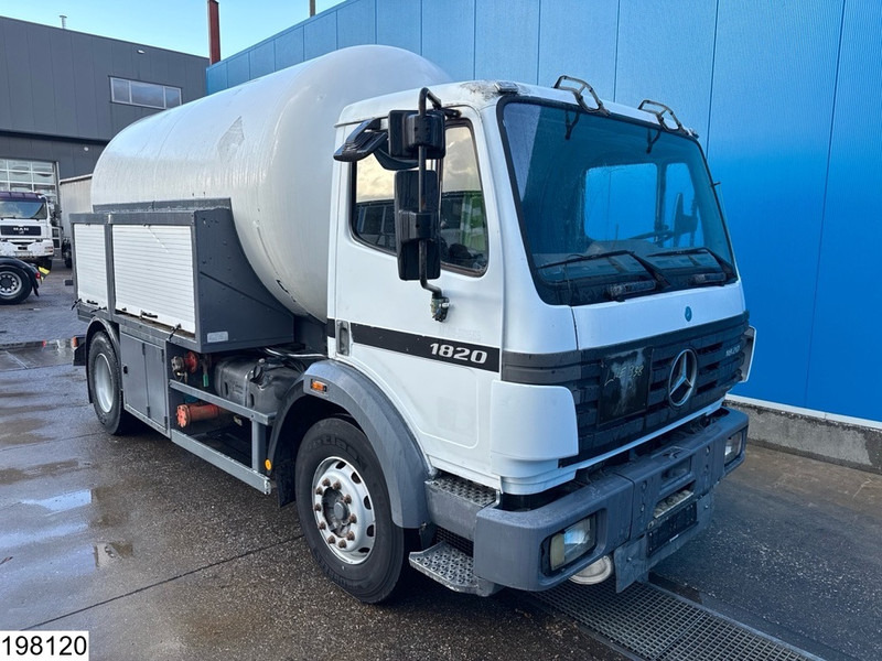 Mercedes-Benz 1820 15375 Liter, LPG GPL, Gastank, Steel suspension - Tartályos teherautó: 3 kép. Mercedes-Benz 1820 15375 Liter, LPG GPL, Gastank, Steel suspension - Tartályos teherautó: 3 kép.