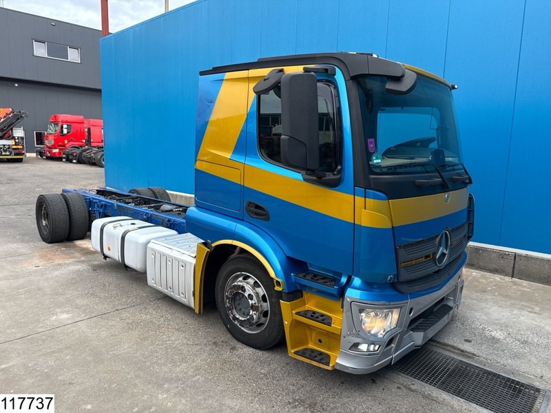 Mercedes-Benz Actros 1843 EURO 6, Hydrauliek - Alvaz teherautó: 2 kép. Mercedes-Benz Actros 1843 EURO 6, Hydrauliek - Alvaz teherautó: 2 kép.