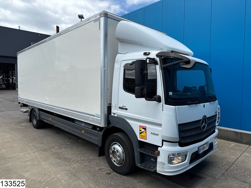 Mercedes-Benz Atego 1321 EURO 6, Dhollandia - Dobozos felépítményű teherautó: 4 kép. Mercedes-Benz Atego 1321 EURO 6, Dhollandia - Dobozos felépítményű teherautó: 4 kép.