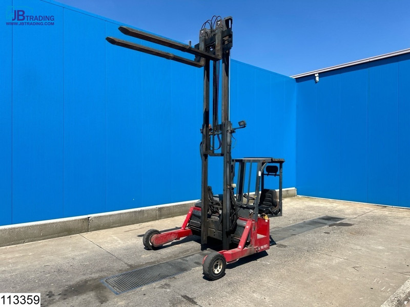 Moffett M4 20.3 3x3, H 3,90 mtr, 2000 KG - Hordozható targonca: 1 kép. Moffett M4 20.3 3x3, H 3,90 mtr, 2000 KG - Hordozható targonca: 1 kép.