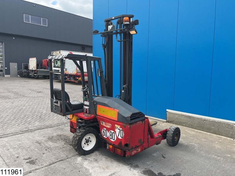 Moffett M4 20.3 3x3, H 3,90 mtr, 2000 KG - Hordozható targonca: 2 kép. Moffett M4 20.3 3x3, H 3,90 mtr, 2000 KG - Hordozható targonca: 2 kép.