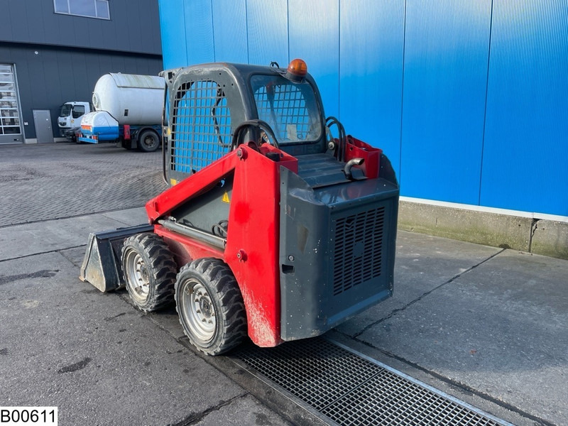 Neuson 501 S 510KG, 3.5M, 2417h - Gumikerekes homlokrakodó: 4 kép. Neuson 501 S 510KG, 3.5M, 2417h - Gumikerekes homlokrakodó: 4 kép.