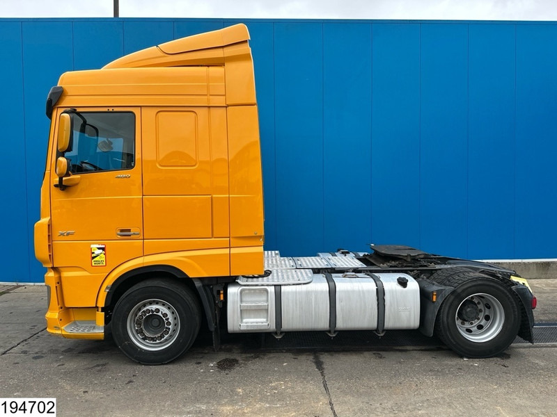 DAF XF 480 EURO 6, 2 Tanken - Nyergesvontató: 3 kép. DAF XF 480 EURO 6, 2 Tanken - Nyergesvontató: 3 kép.