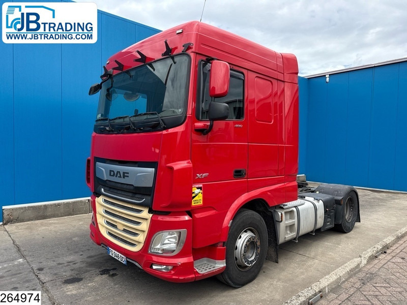 DAF XF 480 EURO 6, Retarder, PTO, Standairco, defects - Nyergesvontató: 1 kép. DAF XF 480 EURO 6, Retarder, PTO, Standairco, defects - Nyergesvontató: 1 kép.