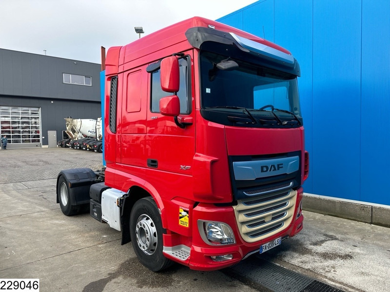 DAF XF 480 EURO 6, Standairco - Nyergesvontató: 3 kép. DAF XF 480 EURO 6, Standairco - Nyergesvontató: 3 kép.