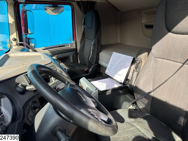 Nyergesvontató DAF XF 480 EURO 6, Standairco, PTO: 9 kép.