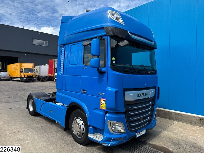 DAF XF 480 SSC, EURO 6, Standairco - Nyergesvontató: 3 kép. DAF XF 480 SSC, EURO 6, Standairco - Nyergesvontató: 3 kép.