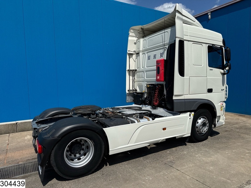 DAF XF 530 EURO 6, Standairco, PTO - Nyergesvontató: 2 kép. DAF XF 530 EURO 6, Standairco, PTO - Nyergesvontató: 2 kép.