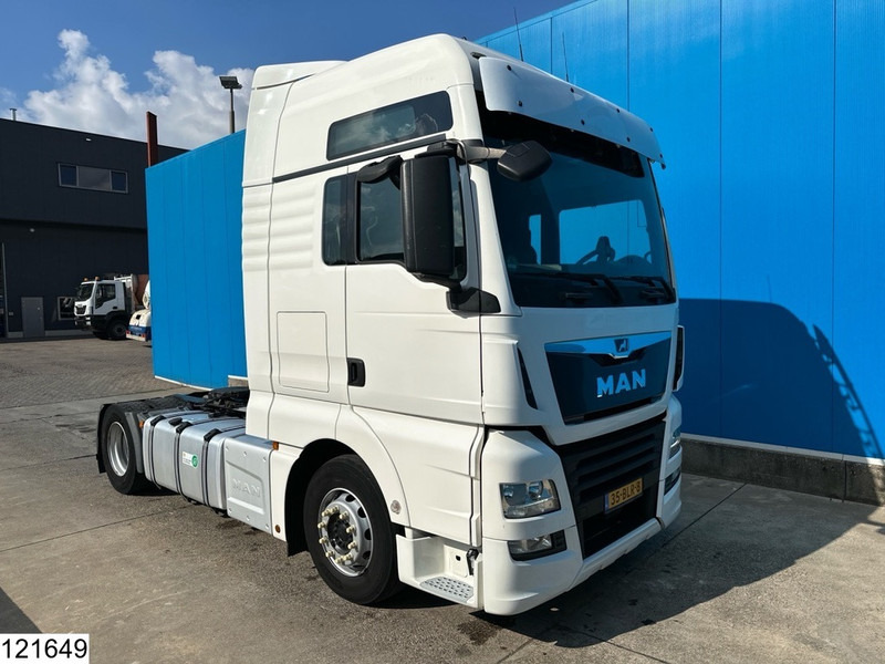 MAN TGX 18 460 EURO 6 - Nyergesvontató: 3 kép. MAN TGX 18 460 EURO 6 - Nyergesvontató: 3 kép.
