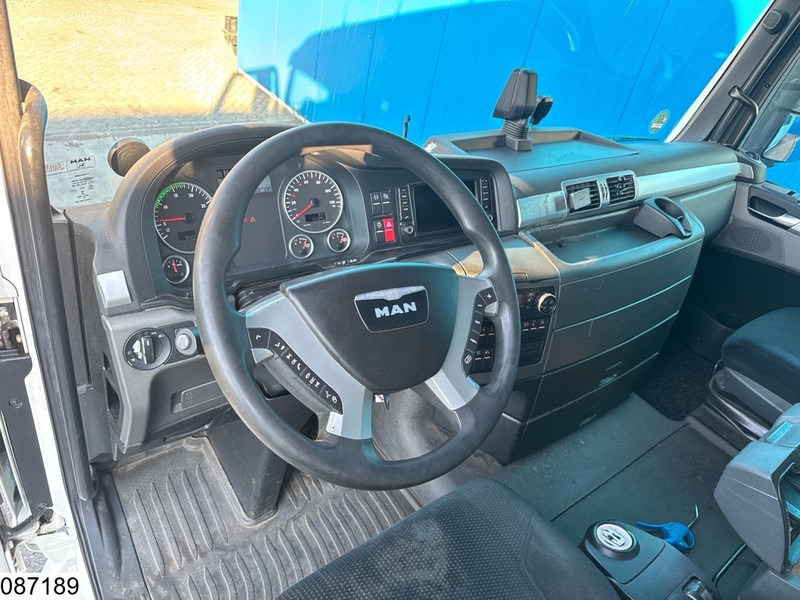 MAN TGX 24 460 6x2, EURO 6 - Nyergesvontató: 5 kép. MAN TGX 24 460 6x2, EURO 6 - Nyergesvontató: 5 kép.
