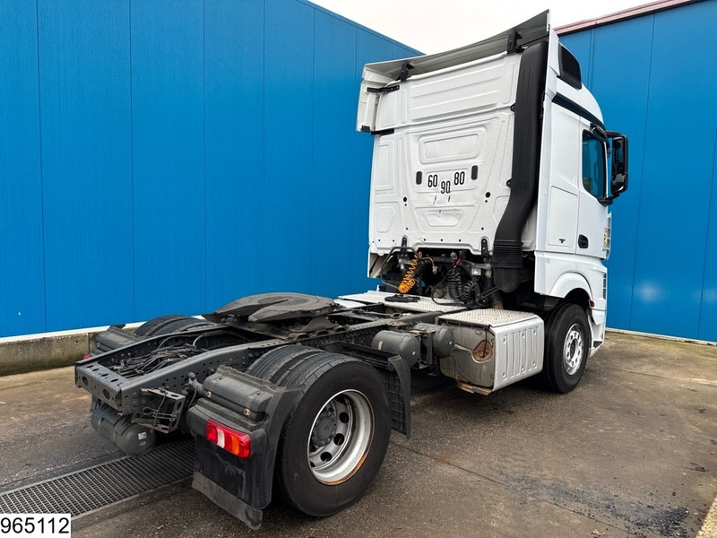 Mercedes-Benz Actros 1842 EURO 6 - Nyergesvontató: 2 kép. Mercedes-Benz Actros 1842 EURO 6 - Nyergesvontató: 2 kép.