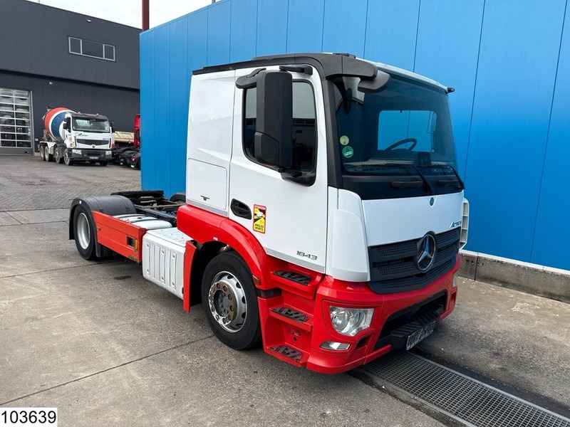 Mercedes-Benz Actros 1843 EURO 6, Retarder, PTO, LOHR, Standairco - Nyergesvontató: 2 kép. Mercedes-Benz Actros 1843 EURO 6, Retarder, PTO, LOHR, Standairco - Nyergesvontató: 2 kép.