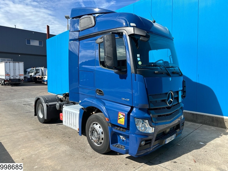 Mercedes-Benz Actros 1845 EURO 6 - Nyergesvontató: 3 kép. Mercedes-Benz Actros 1845 EURO 6 - Nyergesvontató: 3 kép.