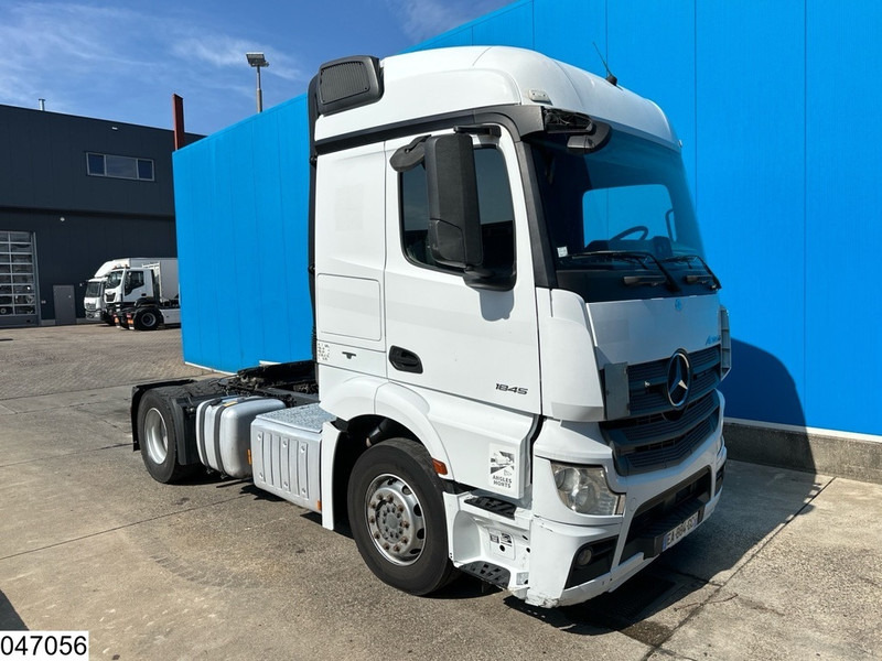 Mercedes-Benz Actros 1845 EURO 6 - Nyergesvontató: 3 kép. Mercedes-Benz Actros 1845 EURO 6 - Nyergesvontató: 3 kép.