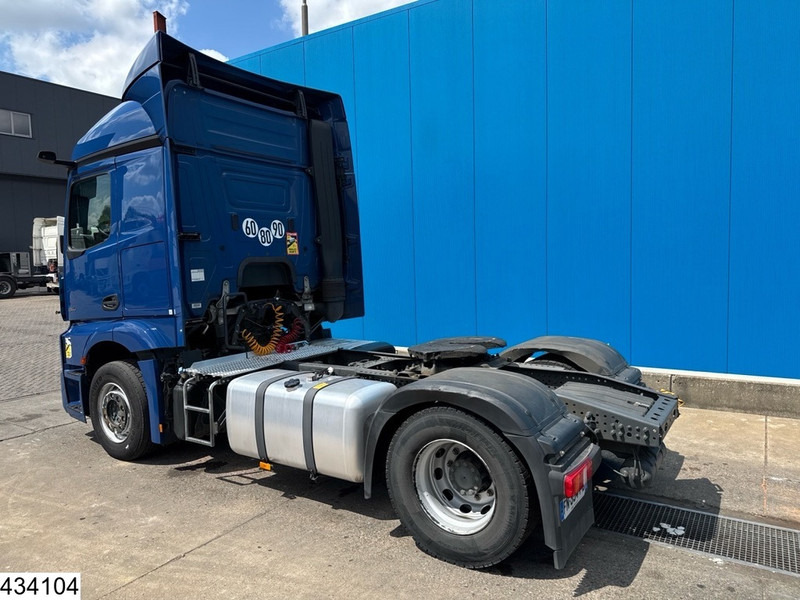 Mercedes-Benz Actros 1845 EURO 6 - Nyergesvontató: 4 kép. Mercedes-Benz Actros 1845 EURO 6 - Nyergesvontató: 4 kép.