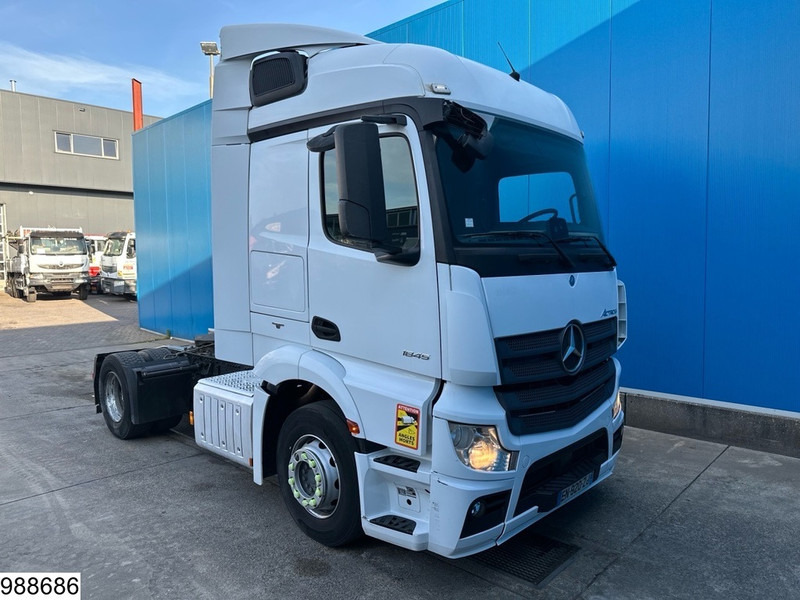 Mercedes-Benz Actros 1845 EURO 6 - Nyergesvontató: 3 kép. Mercedes-Benz Actros 1845 EURO 6 - Nyergesvontató: 3 kép.