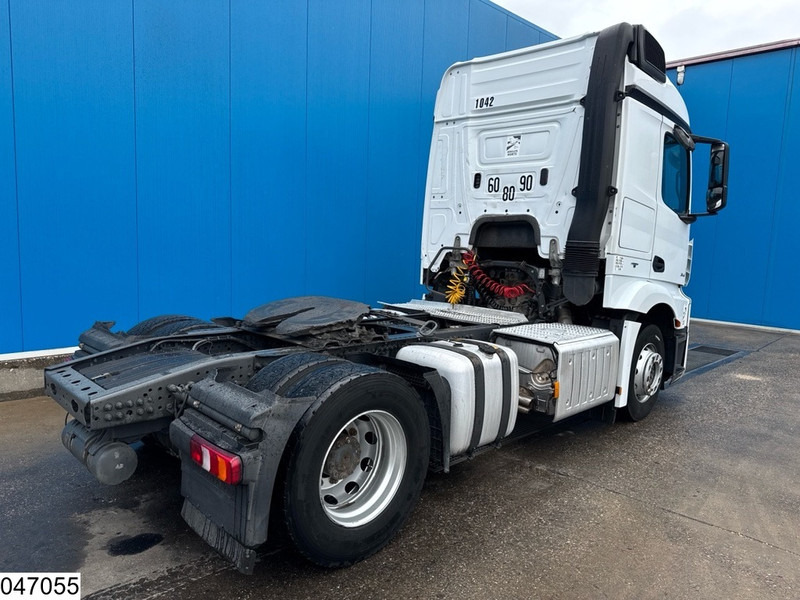 Mercedes-Benz Actros 1845 EURO 6 - Nyergesvontató: 2 kép. Mercedes-Benz Actros 1845 EURO 6 - Nyergesvontató: 2 kép.