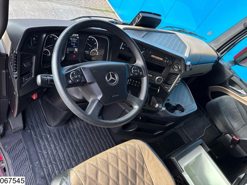 Mercedes-Benz Actros 3363 6X4, EURO 6, Retarder - Nyergesvontató: 5 kép. Mercedes-Benz Actros 3363 6X4, EURO 6, Retarder - Nyergesvontató: 5 kép.