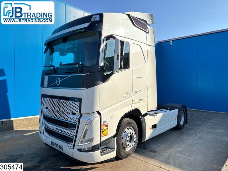 Volvo FH 500 EURO 6 - Nyergesvontató: 1 kép. Volvo FH 500 EURO 6 - Nyergesvontató: 1 kép.