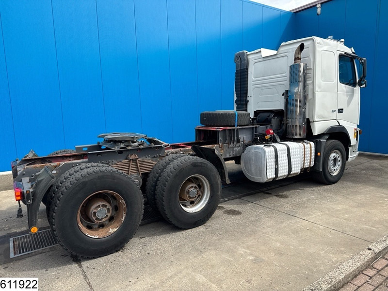 Volvo FH16 550 6x4, EURO 3, Manual, Retarder - Nyergesvontató: 2 kép. Volvo FH16 550 6x4, EURO 3, Manual, Retarder - Nyergesvontató: 2 kép.