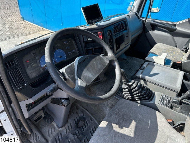 Renault Premium 270 Euro 3, Fuel, Manual, 13500 Liter, 4 Comp - Tartályos teherautó: 5 kép. Renault Premium 270 Euro 3, Fuel, Manual, 13500 Liter, 4 Comp - Tartályos teherautó: 5 kép.
