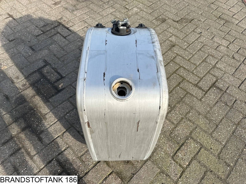 Universeel Brandstoftank - Üzemanyag tartály: 2 kép. Universeel Brandstoftank - Üzemanyag tartály: 2 kép.