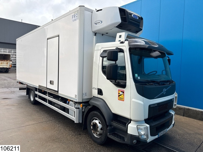 Volvo FL 250 EURO 6, Carrier, Meat hanging rails - Hűtős teherautó: 3 kép. Volvo FL 250 EURO 6, Carrier, Meat hanging rails - Hűtős teherautó: 3 kép.