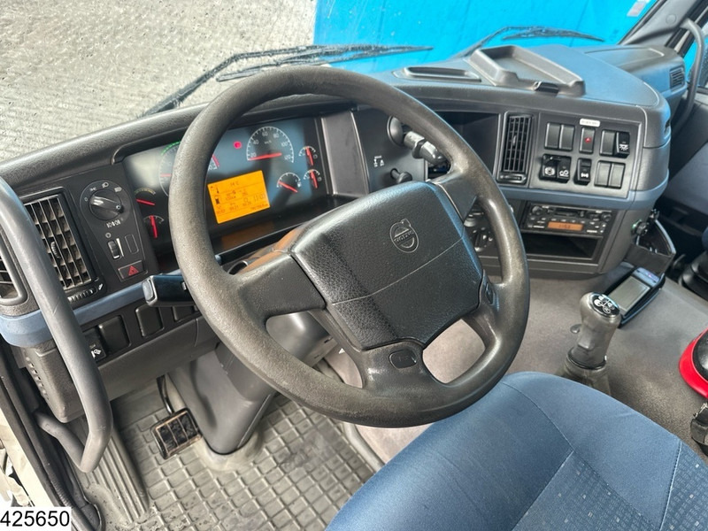 Volvo FM 300 6 X 2, Manual, Steel suspension, Palfinger - Platós teherautó, Darus autó: 5 kép. Volvo FM 300 6 X 2, Manual, Steel suspension, Palfinger - Platós teherautó, Darus autó: 5 kép.