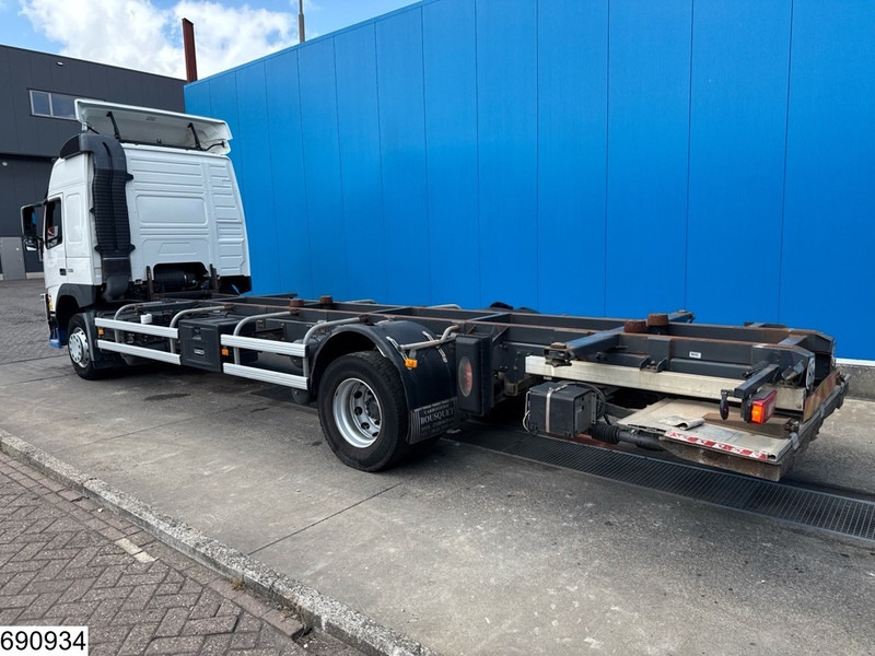 Volvo FM 330 EURO 6, BDF - Cserefelépítményes teherautó: 4 kép. Volvo FM 330 EURO 6, BDF - Cserefelépítményes teherautó: 4 kép.