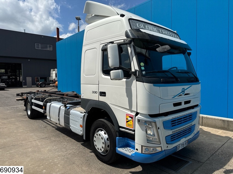 Volvo FM 330 EURO 6, BDF - Cserefelépítményes teherautó: 3 kép. Volvo FM 330 EURO 6, BDF - Cserefelépítményes teherautó: 3 kép.
