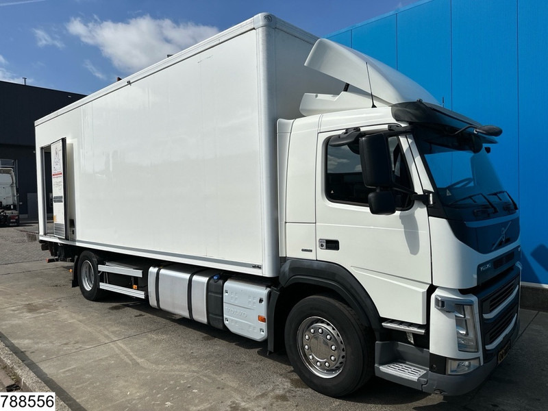 Volvo FM 330 EURO 6, Dhollandia - Dobozos felépítményű teherautó: 3 kép. Volvo FM 330 EURO 6, Dhollandia - Dobozos felépítményű teherautó: 3 kép.