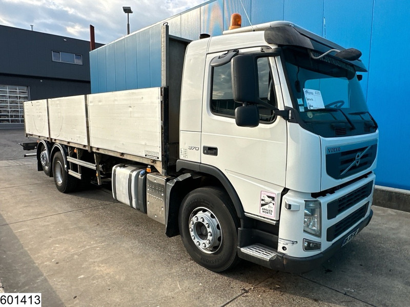 Volvo FM 370 6X2, EURO 5 - Platós teherautó: 3 kép. Volvo FM 370 6X2, EURO 5 - Platós teherautó: 3 kép.