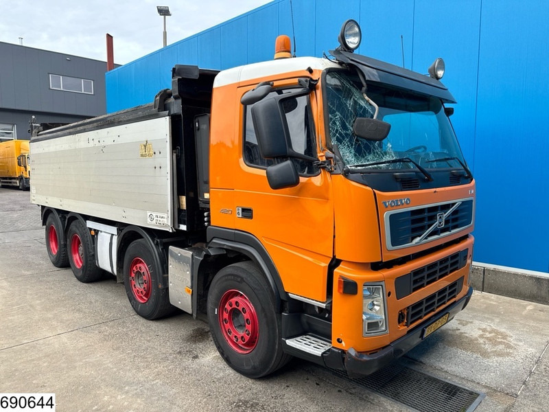 Volvo FM 420 8X2, EURO 5, HYVA - Billenőplatós teherautó: 3 kép. Volvo FM 420 8X2, EURO 5, HYVA - Billenőplatós teherautó: 3 kép.