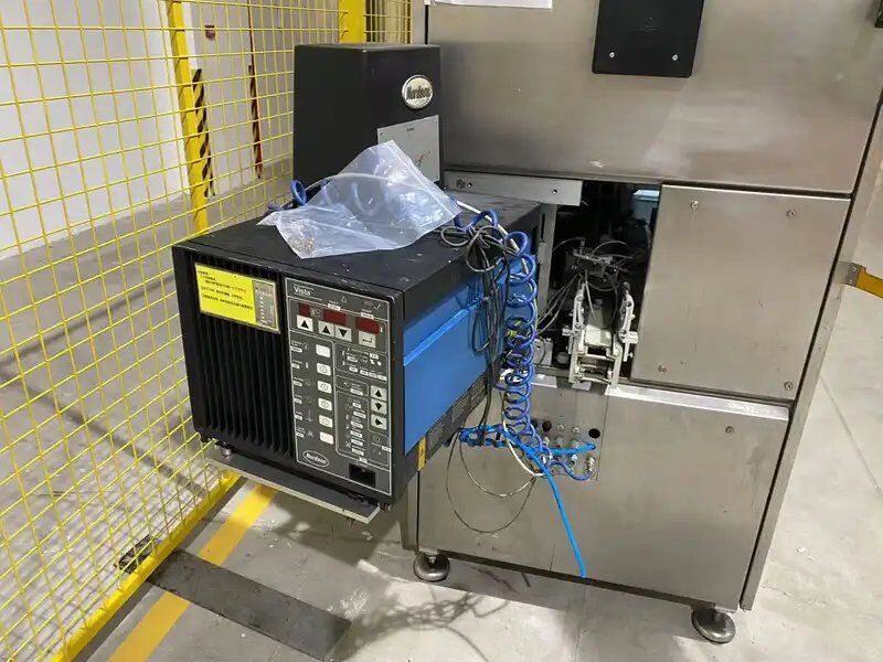 Used Capping Machine Tetra Pak Helicap 23 6000 bph - Csomagológép: 1 kép. Used Capping Machine Tetra Pak Helicap 23 6000 bph - Csomagológép: 1 kép.