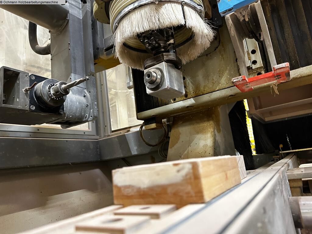SCM Routech R 3000 - CNC famegmunkáló központ: 4 kép. SCM Routech R 3000 - CNC famegmunkáló központ: 4 kép.