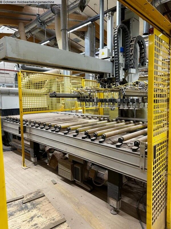 SCM Routech R 3000 - CNC famegmunkáló központ: 2 kép. SCM Routech R 3000 - CNC famegmunkáló központ: 2 kép.