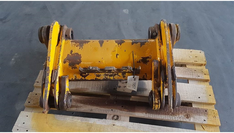 Ahlmann AZ 10 - Quick coupler/Schnellwechsler/Snelwissel - Gyorscsatlakozó - Építőipari gépek: 1 kép. Ahlmann AZ 10 - Quick coupler/Schnellwechsler/Snelwissel - Gyorscsatlakozó - Építőipari gépek: 1 kép.