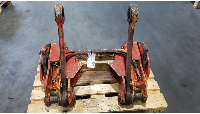 Ahlmann AZ 12 - Quick coupler/Schnellwechsler/Snelwissel - Gyorscsatlakozó: 1 kép. Ahlmann AZ 12 - Quick coupler/Schnellwechsler/Snelwissel - Gyorscsatlakozó: 1 kép.