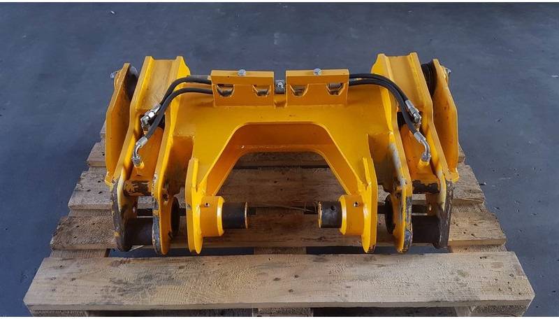 Ahlmann AZ 150 - Quick coupler/Schnellwechsler/Snelwissel - Gyorscsatlakozó: 4 kép. Ahlmann AZ 150 - Quick coupler/Schnellwechsler/Snelwissel - Gyorscsatlakozó: 4 kép.