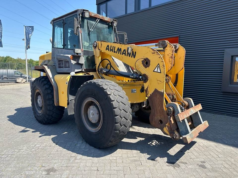 Ahlmann AZ 210 - Gumikerekes homlokrakodó: 5 kép. Ahlmann AZ 210 - Gumikerekes homlokrakodó: 5 kép.