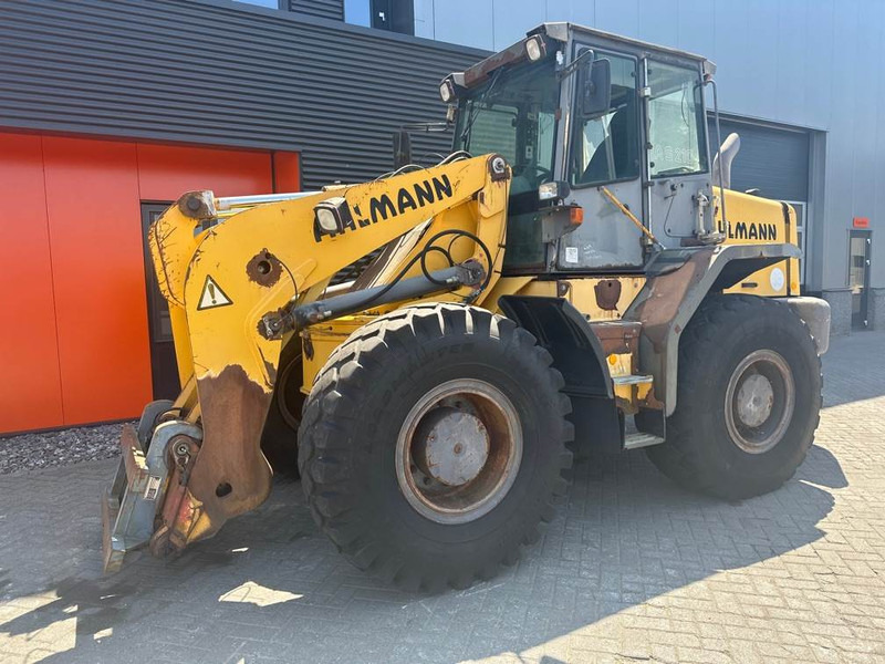 Ahlmann AZ 210 - Gumikerekes homlokrakodó: 3 kép. Ahlmann AZ 210 - Gumikerekes homlokrakodó: 3 kép.