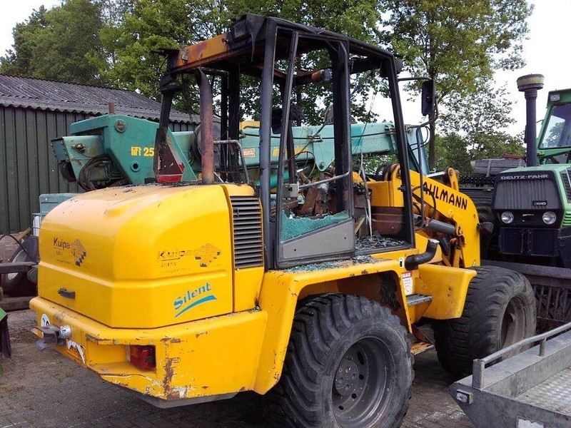 Ahlmann AZ 85 (For parts) - Gumikerekes homlokrakodó: 3 kép. Ahlmann AZ 85 (For parts) - Gumikerekes homlokrakodó: 3 kép.