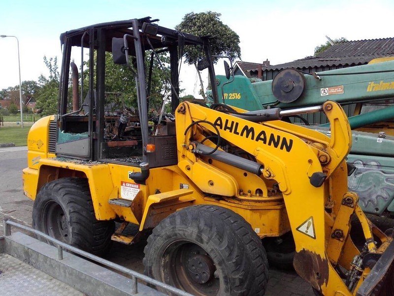 Ahlmann AZ 85 (For parts) - Gumikerekes homlokrakodó: 1 kép. Ahlmann AZ 85 (For parts) - Gumikerekes homlokrakodó: 1 kép.