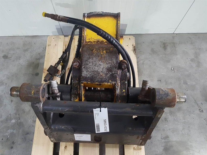 Ahlmann AZ 90 TELE - Quick coupler/Schnellwechsler - Gyorscsatlakozó: 3 kép. Ahlmann AZ 90 TELE - Quick coupler/Schnellwechsler - Gyorscsatlakozó: 3 kép.