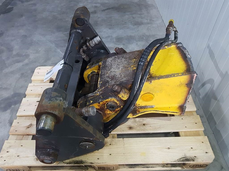 Ahlmann AZ 90 TELE - Quick coupler/Schnellwechsler - Gyorscsatlakozó: 2 kép. Ahlmann AZ 90 TELE - Quick coupler/Schnellwechsler - Gyorscsatlakozó: 2 kép.