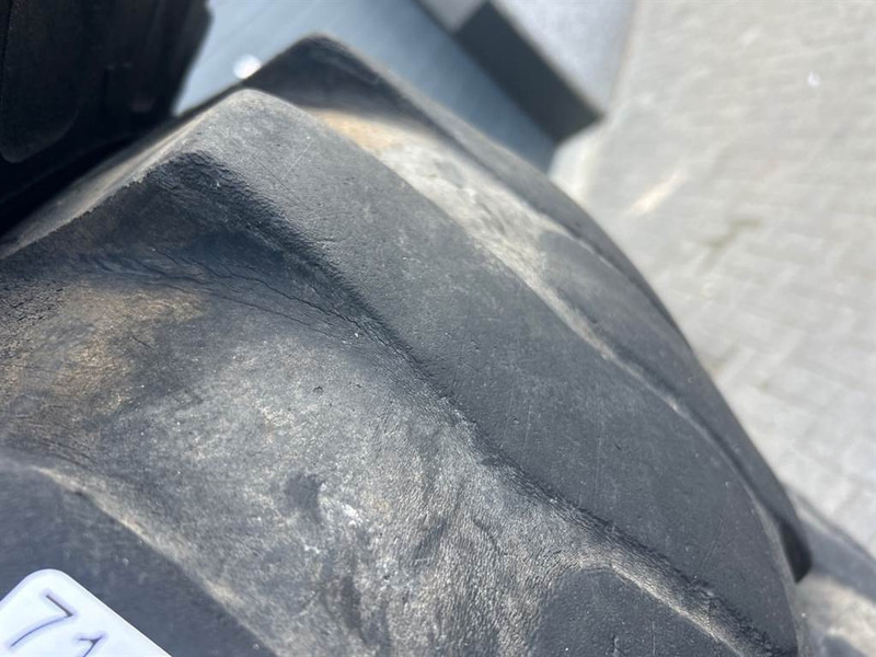 Ahlmann AZ14-CEAT 17.5-25-Tire/Reifen/Band - Gumiabroncsok és felnik - Építőipari gépek: 2 kép. Ahlmann AZ14-CEAT 17.5-25-Tire/Reifen/Band - Gumiabroncsok és felnik - Építőipari gépek: 2 kép.