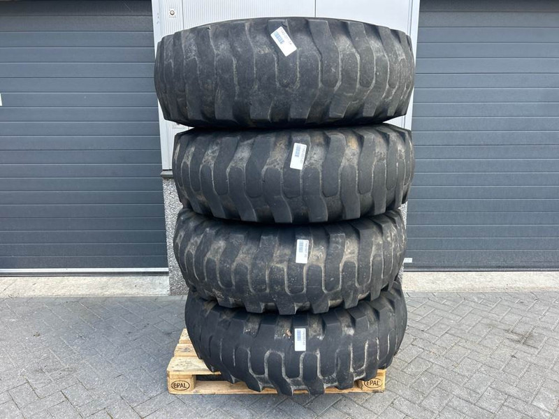 Ahlmann AZ14-CEAT 17.5-25-Tire/Reifen/Band - Gumiabroncsok és felnik - Építőipari gépek: 1 kép. Ahlmann AZ14-CEAT 17.5-25-Tire/Reifen/Band - Gumiabroncsok és felnik - Építőipari gépek: 1 kép.