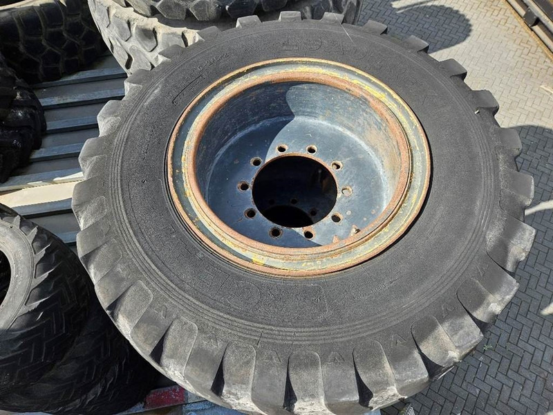 Ahlmann AZ14-CEAT 17.5-25-Tire/Reifen/Band - Gumiabroncsok és felnik - Építőipari gépek: 3 kép. Ahlmann AZ14-CEAT 17.5-25-Tire/Reifen/Band - Gumiabroncsok és felnik - Építőipari gépek: 3 kép.